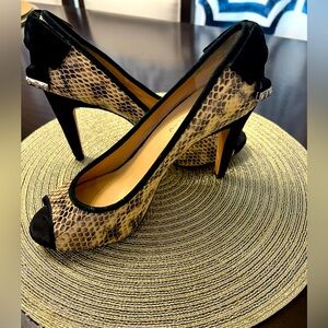 Antonio Melani Peep Toe Pumps Snakeskin